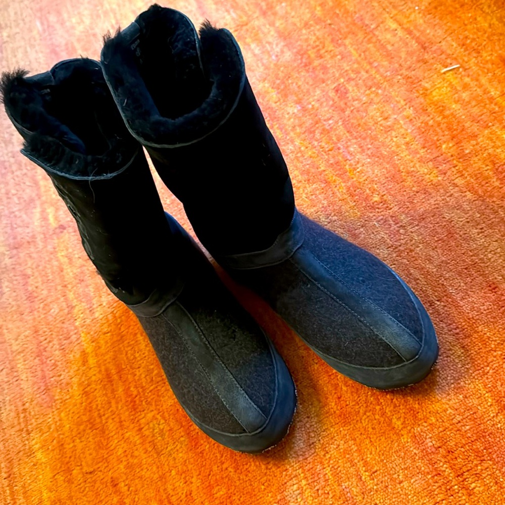 ZDAR black felt winter boots. Worn once excellent condition size 10 women’s.